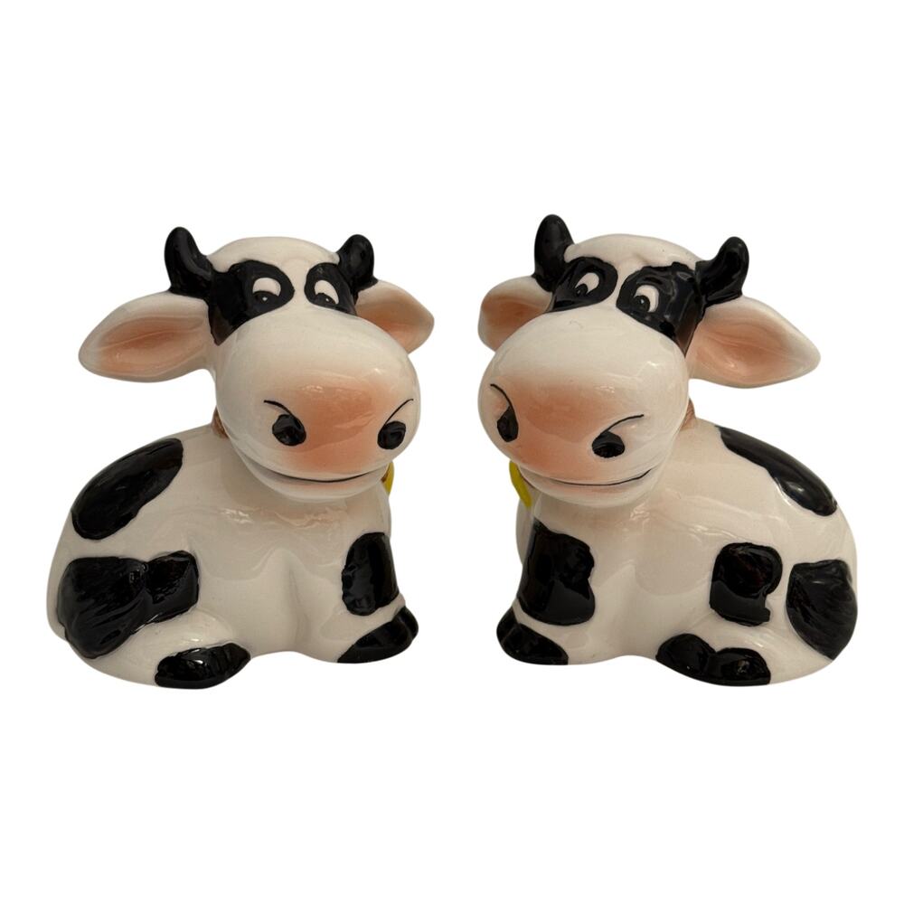 Vintage Anthropomorphic Black and White Cow Salt & Pepper Shaker Set  - A1238